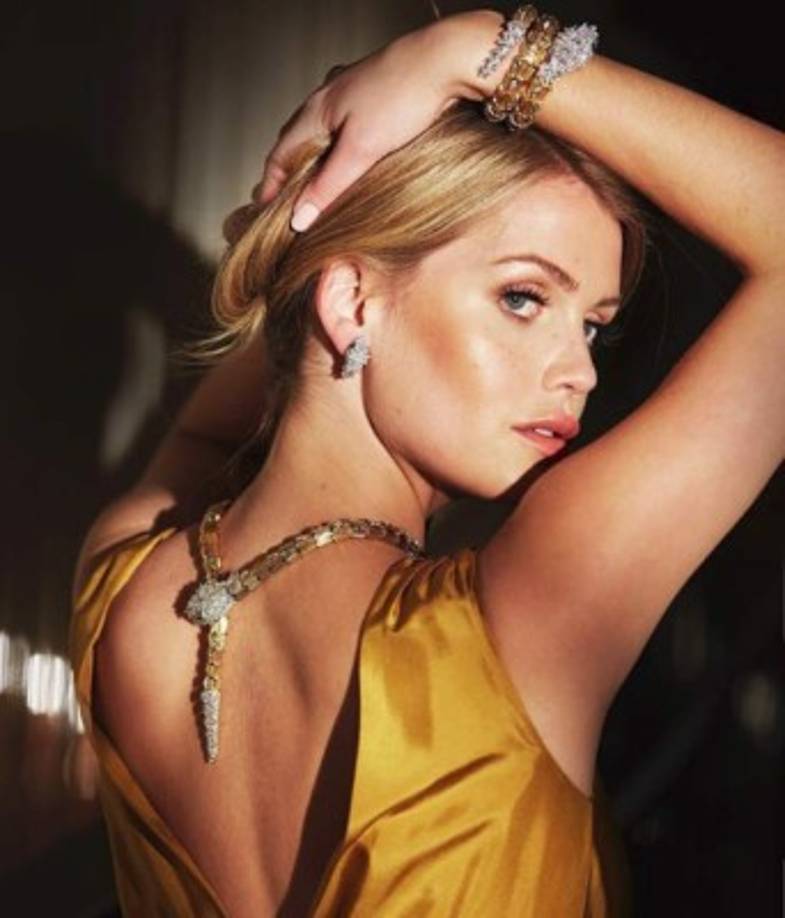 También es activista de 'Give Us Time', una organización que colabora con soldados y veteranos de guerra.