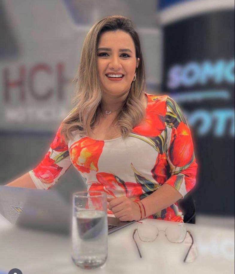 “Lo mismo HCH con esta servidora, medio que me ha abierto muchas puertas, crecimiento profesional y personal, siempre estaré agradecida”, escribió. 