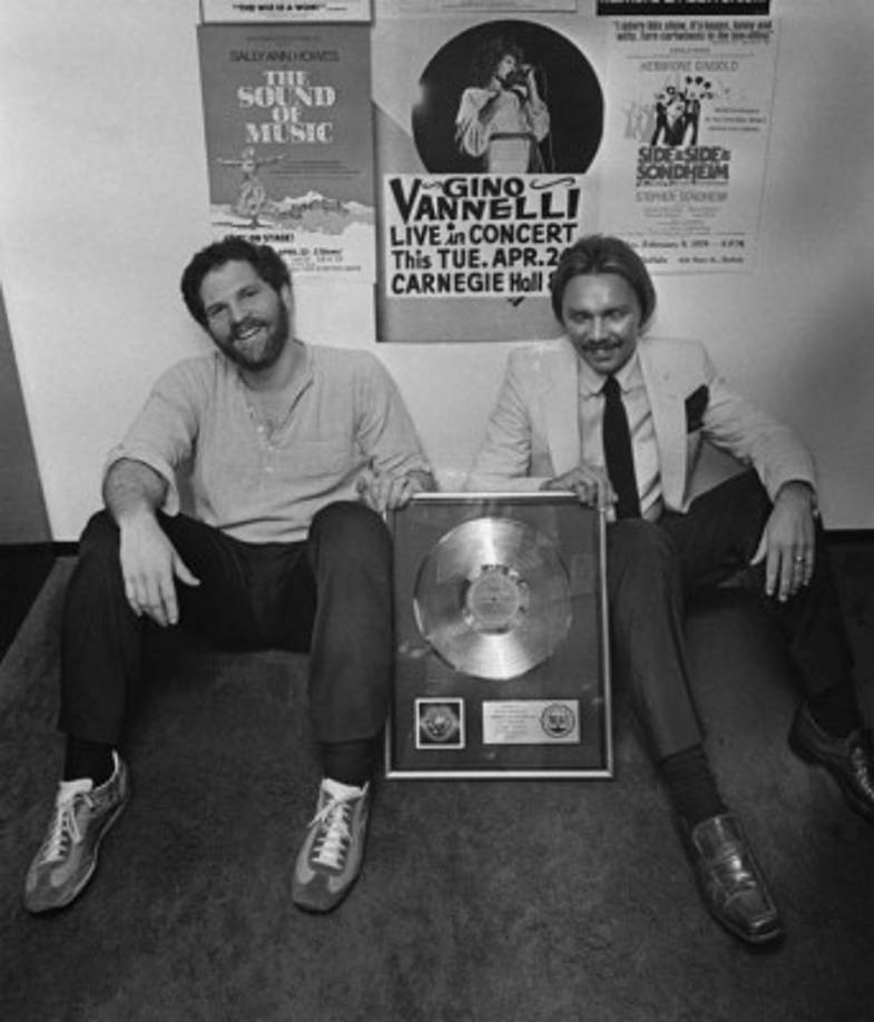 Tras estudiar en la Universidad Estatal de Nueva York, formó a principios de los 70 una compañía de promoción de conciertos con un compañero de estudios, 'Harvey and Corky Presents', que llevó importantes músicos a la localidad neoyorquina de Buffalo, como Frank Sinatra y los Rolling Stones. El exitoso negocio les facilitó la compra de una conocida sala de eventos que ellos bautizaron como 'Stage One', que a su vez promocionó la imagen de Weinsten como un empresario avispado que destacaba sobre todo por sus duras negociaciones.<br/>