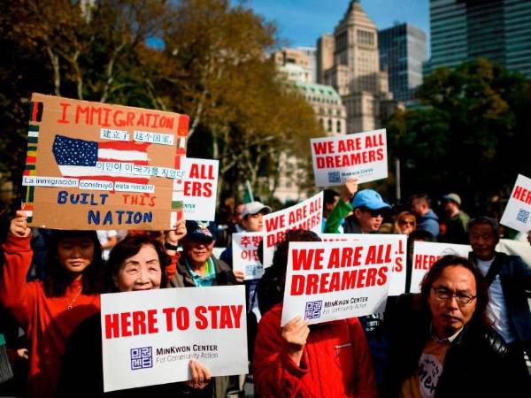 El DACA es un programa promovido por el<b> expresidente Barack Obama (2009-2017) </b>y que permite trabajar legalmente a sus beneficiarios en Estados Unidos.