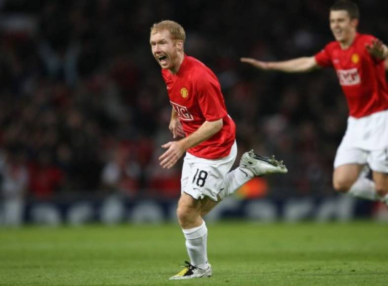 Paul Scholes se retiró en 2012. Seis meses después, Sir Alex Ferguson le pidió volver. El 'Colorado' lo hizo tan bien que jugó un año más hasta cumplir 39 años.