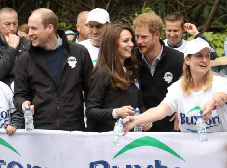 Medios británicos afirman que la fijación de Meghan al mencionar en reiteradas ocasiones a la duquesa de Cambridge en la entrevista con Oprah dejan en evidencia los 'celos' que tenía la esposa de Harry hacia su cuñada por la cercana relación que tenían ambos.