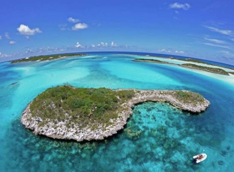El turismo es la principal fuente de ingresos de estas islas, con el 80% de sus cuatro millones de visitantes al año procedentes de Estados Unidos.