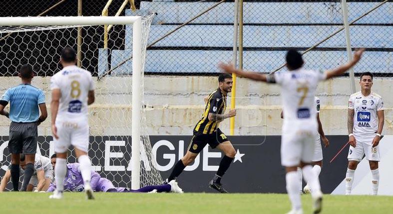 Ramiro Rocca marcó el primero de los dos goles con el que Real España venció al Cartaginés en el juego de ida.