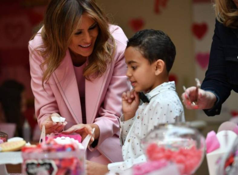 Melania Trump muestra su lado 'más tierno' celebrando el día de San Valentín