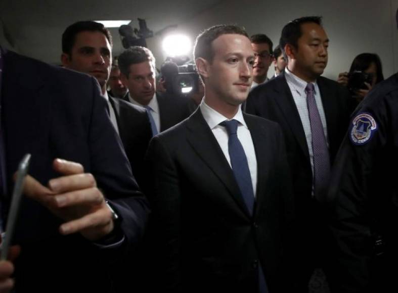 'Estamos en el proceso de investigar cada aplicación que tuvo acceso a una gran cantidad de información antes de que bloqueáramos nuestra plataforma en 2014', dijo Zuckerberg, quien el lunes estuvo en el Capitolio.