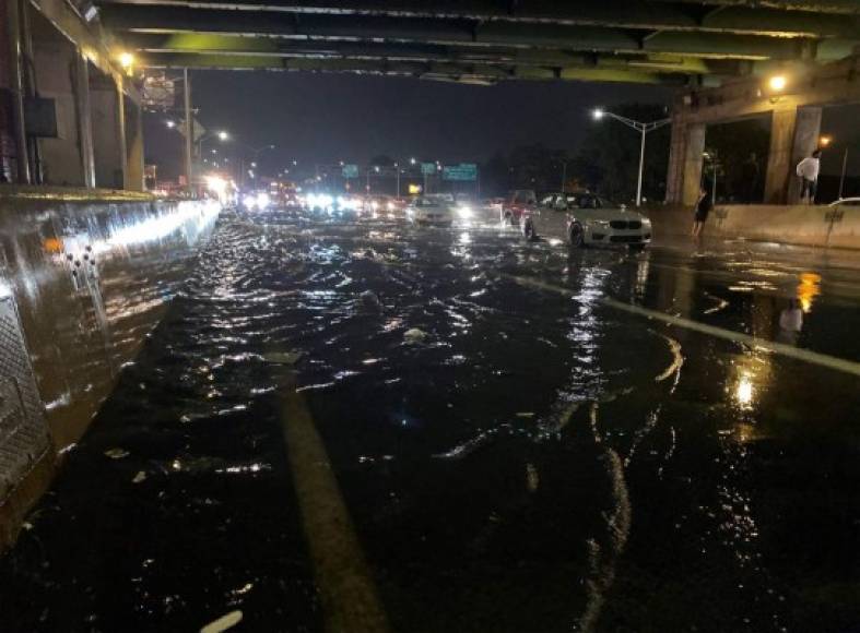 Las tormentas forman parte de los remanentes del huracán Ida que, ya degradado a tormenta, ha atravesado la parte este del país desde que entró por el estado de Misisipi y Luisiana, donde causó graves inundaciones y al menos seis muertos.