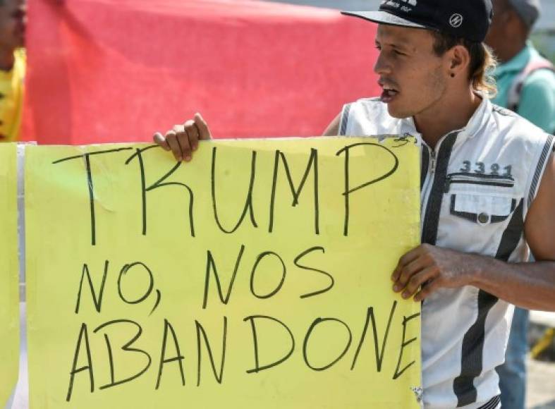 Los venezolanos también protestaron en Colombia, Brasil y España para pedir a Maduro que acepte la ayuda humanitaria enviada por EEUU.