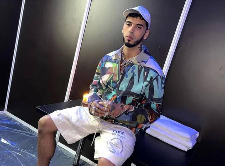 Pero no todo es color de rosa para el cantante. Astrid Cuevas, expareja de Anuel y madre del primogénito del artista, publicó un mensaje en sus redes sociales en el que estalla en contra de él.