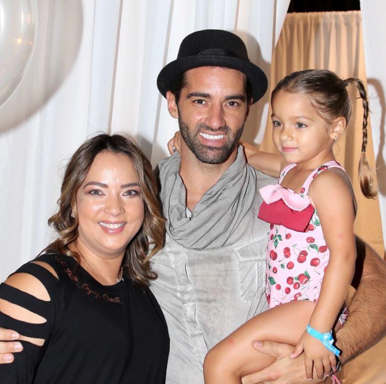 Adamari sostuvo una relación con Toni Costa por más de 10 años. El español ahora mantiene un noviazgo con la tiktoker mexicana Evelyn Beltrán.