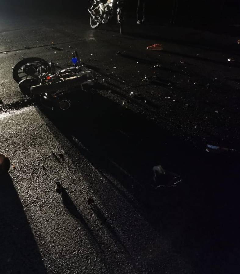 Motocicleta destruida en uno de los accidentes del fin de semana.