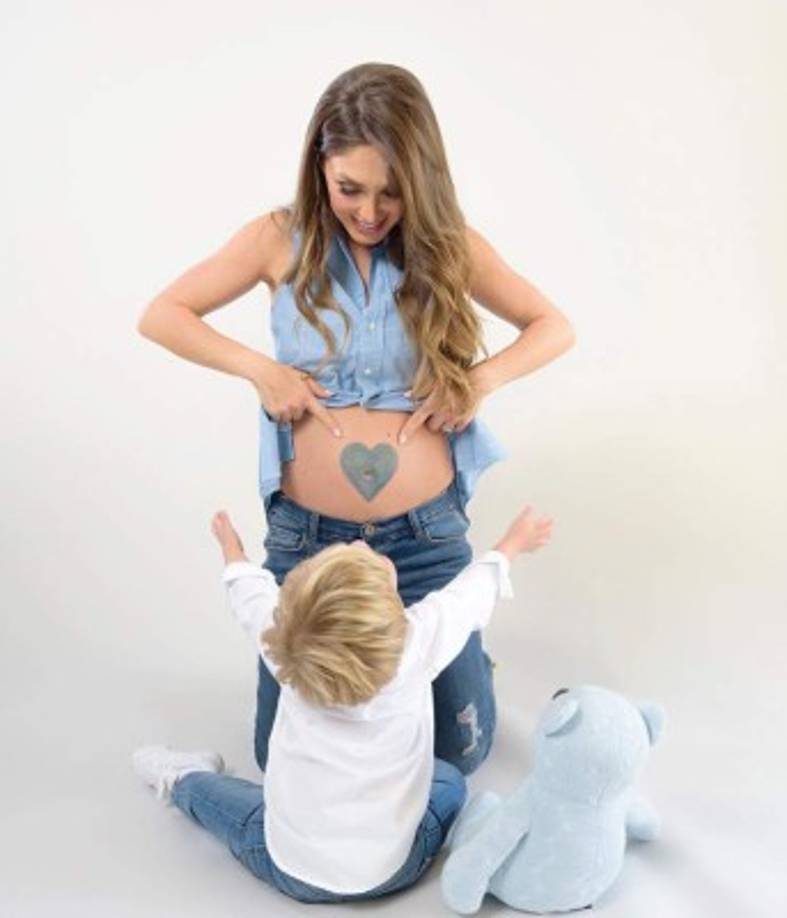 Anahí: El pasado 2 de febrero la cantante y su esposo, el ex gobernador de Chiapas Manuel Velasco Coello recibieron a Emiliano, su segundo hijo en común.