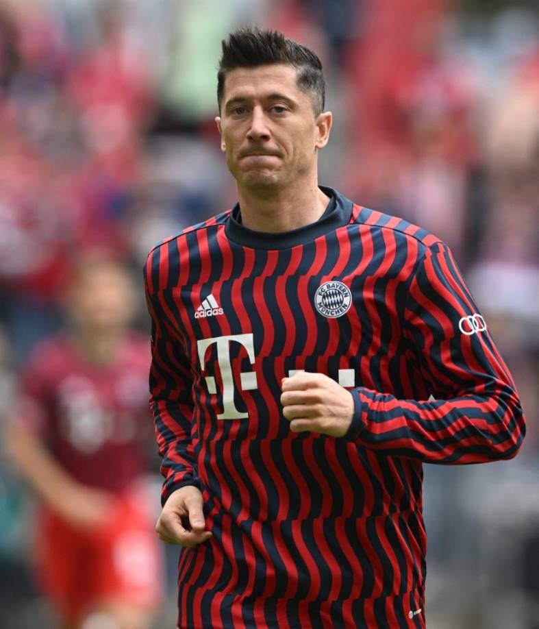 Según informa Sky Sport, el Bayern Múnich ha recibido una oferta por Lewandowski de 32 millones de euros del Barça, más otros cinco en variables. El club alemán ya se plantea dejar salir al polaco.