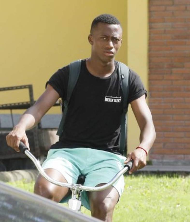 Patrick Palacios: El joven delantero busca una nueva oportunidad en el Real España por lo que intentará convencer al entrenador colombiano Carlos Restrepo. En la última temporada fue cedido a préstamo por La Ensenada de la Liga de Ascenso.