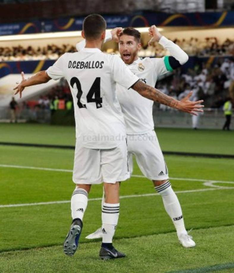 Sergio Ramos se señaló el número y festejó con Dani Ceballos.