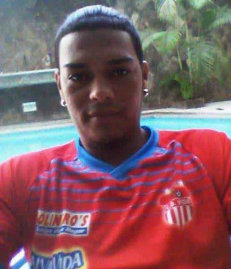 Además de jugar en el Vida, Victoria y Real Sociedad en la primera división, el portero Munguía también militó en la segunda división en donde jugó en clubes como el Arsenal y Villanueva.