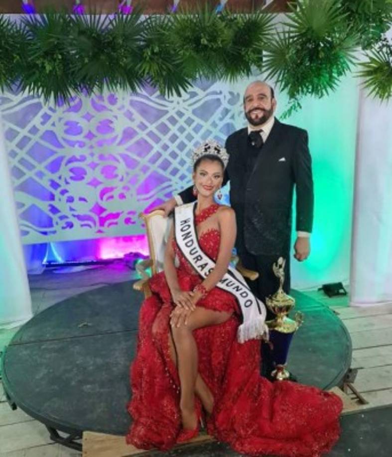 La catracha ya había cautivado antes al convertirse en tendencia en redes sociales gracias a su exótica belleza. La beldad, de 24 años, hizo historia bajo la dirección del zar de la belleza Eduardo Zablah.