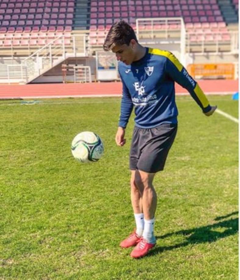 El hecho ocurrió el año pasado cuando el brasileño militaba en el Guareña de la quinta división del país ibérico, al que llegó después de defender al modesto Botafogo de Joao Pessoa, en Paraiba, su estado natal, y pasar por las categorías inferiores del Bahía de Salvador y por equipos chicos como el Alecrim y el Ferroviario.