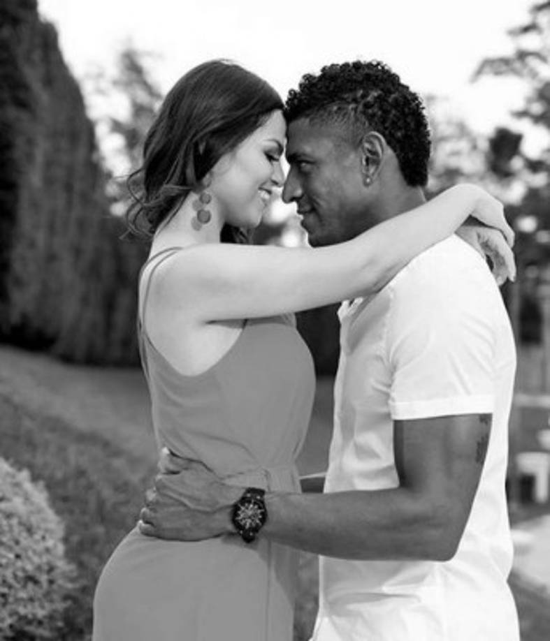 Karen Torres contó que conoció a Carlo Costly gracias al Facebook. 'Después vino a la Selección a jugar y lo fui a ver con mi mamá y unos amigos. Ahí nos conocimos. Yo estaba nerviosa, pero no se lo quise demostrar', indicó.