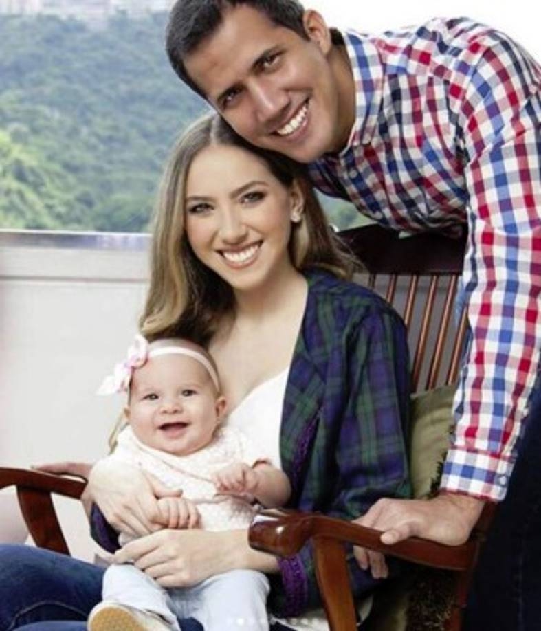 Rosales, de 26 años, saltó a la fama luego de que su esposo, el jefe del Parlamento opositor de Venezuela, juramentara la semana pasada como presidente 'encargado' del país sudamericano, obteniendo el respaldo casi inmediato de gran parte de la Comunidad Internacional.