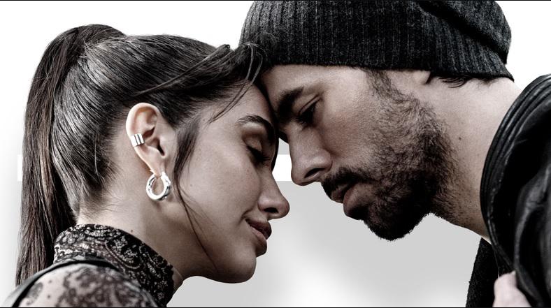 Enrique Iglesias celebra la bachata junto a María Becerra