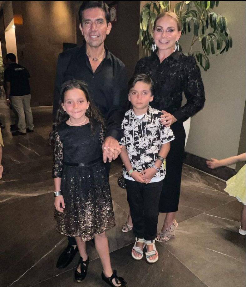 “Disciplina nada más, así como hay que tener disciplina para subir de peso, hay que tener disciplina para bajar. Yo subí 15 kilos para hacer a Vicente y dije ahora sí compa está muy padre estar en la chorcha, ahora si hay que bajar”, expresó.