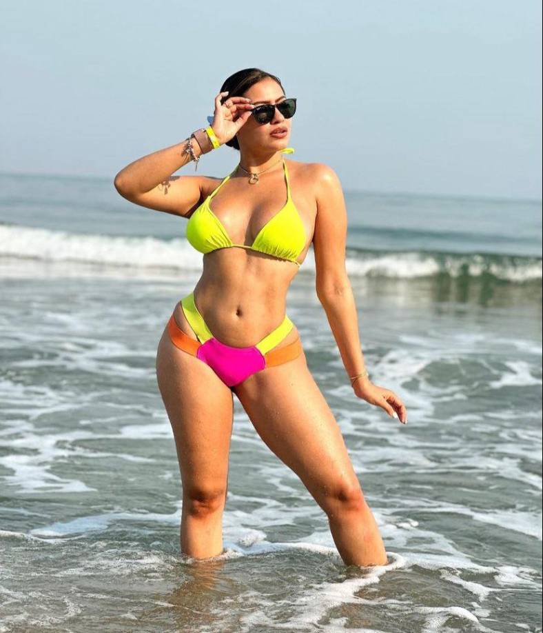 Y siempre presume sus fotos en traje de baño.