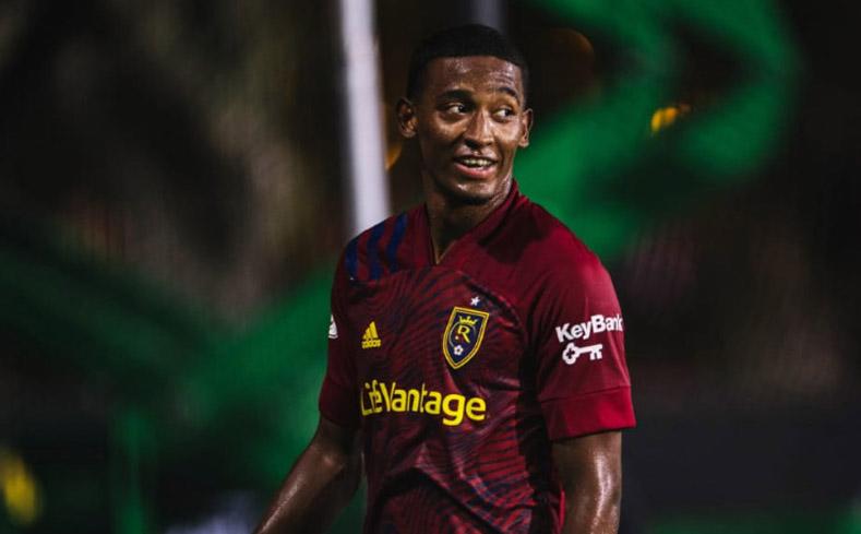 Douglas Martínez revela ofertas de clubes hondureños y hace gran confesión: “Casi pierdo un ojo”