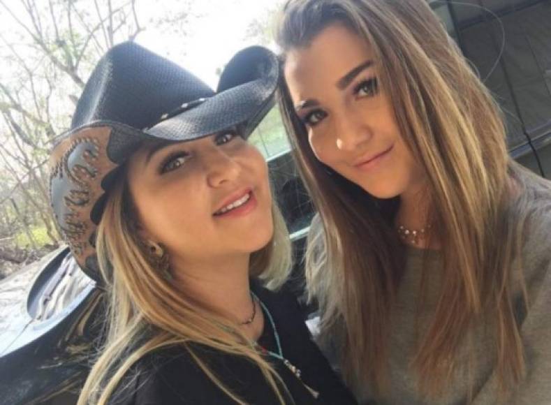 Alicia Villarreal y su hija Melanie Aidée son como dos gotas de agua.