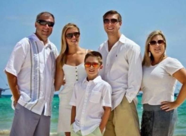Sean Copeland, de 51 años, un turista estadounidense. Este padre de familia de Texas, empleado de una empresa informática, murió junto a su hijo Brodie, de apenas 11 años de edad.