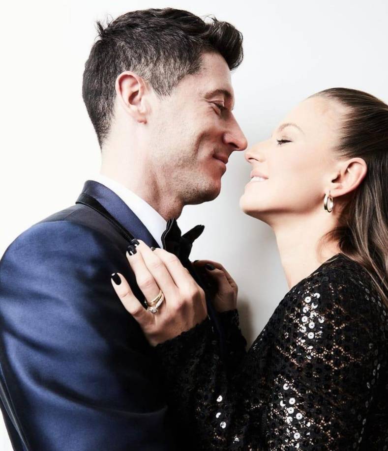 “Lo más importante es el entrenamiento y la nutrición. Nos abstenemos de la lactosa y la harina de trigo. Se trata de usar alimentos de calidad”, reveló la esposa de Lewandowski en el diario alemán ‘Bild’.