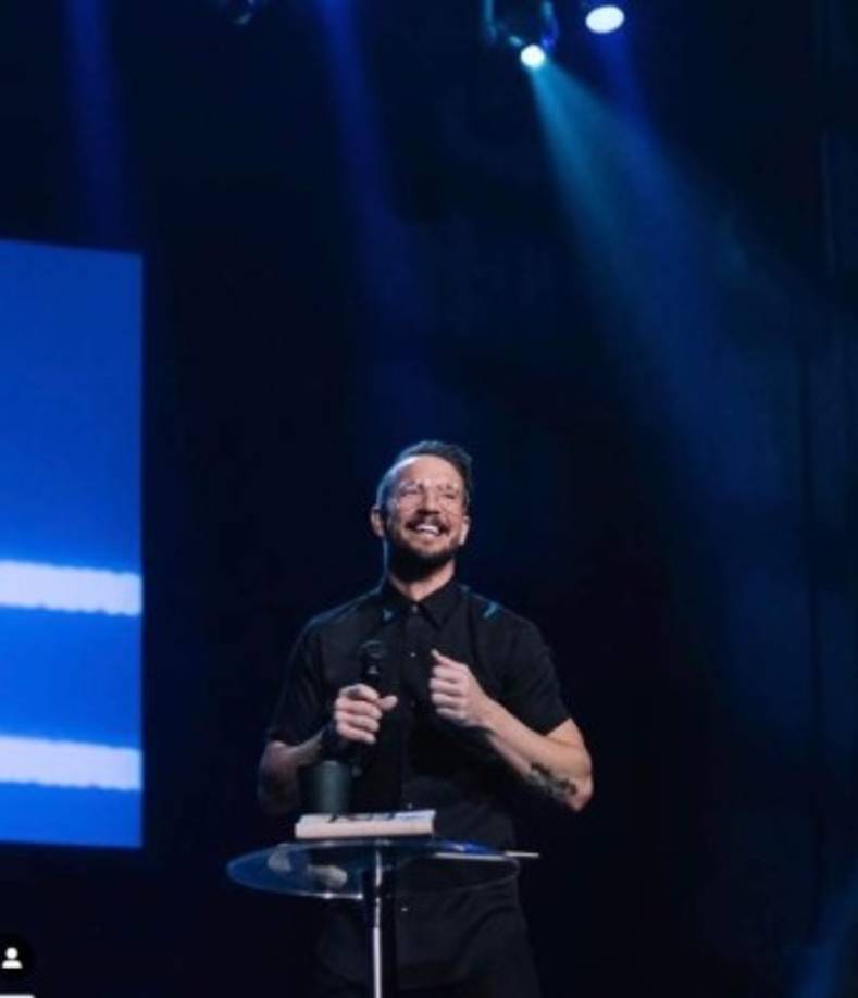 Un día después, Lentz anunció que le había sido 'infiel' en su matrimonio con Laura.<br/>