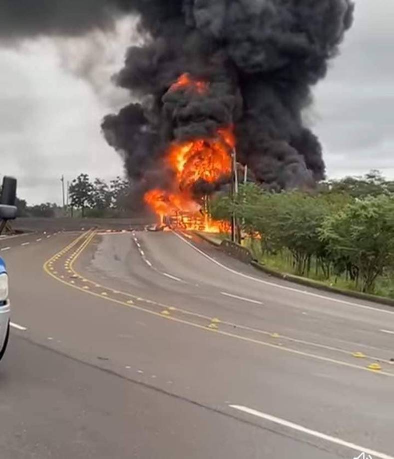 Además, se descartó que haya muerto un motociclista, como se rumoraba al inicio.