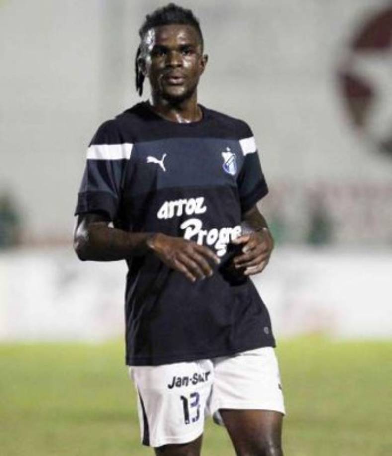 El delantero triniteco Jerrel Britto tiene año y medio de contrato con el Honduras Progreso y seguirá en el club, informó el gerente del equipo ribereño Nahúm Pérez.