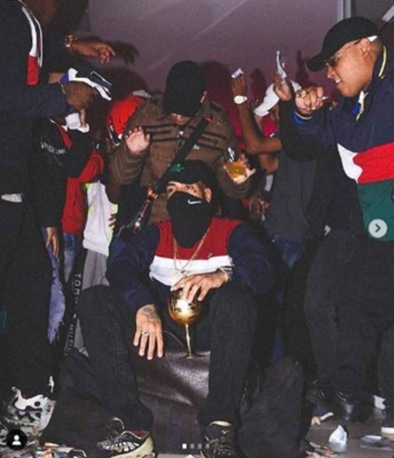 Un amigo de MC Kevin, Víctor Elías Fontenelle, El Funker, informó que él también se encontraba en la habitación en el momento del accidente.