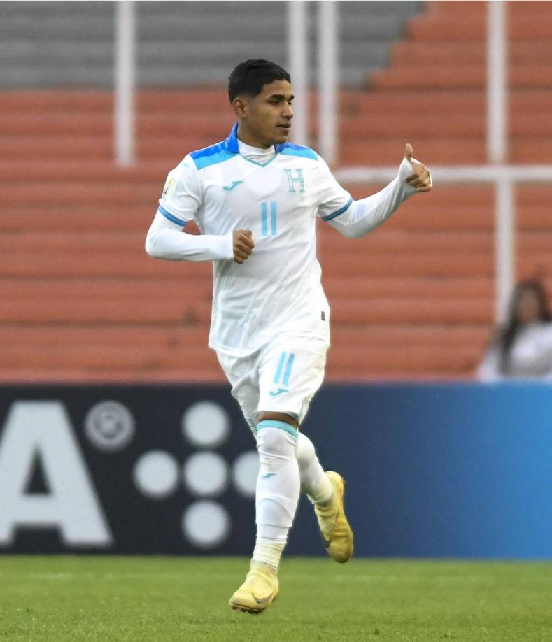 DELANTEROS: 17. Marco Aceituno (Real España).