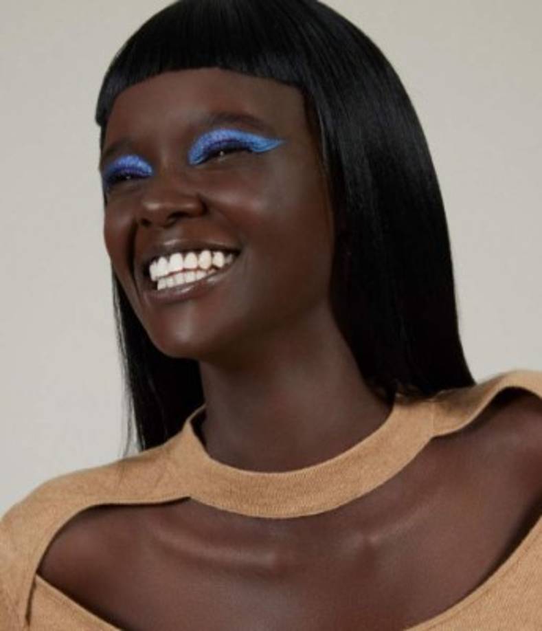 'Qué hermosa piel tienes, realmente pareces una barbie humana', le escribió uno de sus admiradores a Thot.