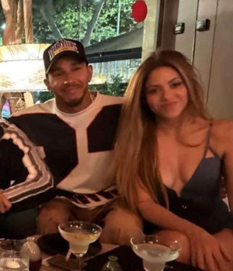 Lewis Hamilton está copando titulares por su posible romance con Shakira. Varios testigos aseguran que se están conociendo más allá de la amistad y que tienen una “relación coqueta” en la que ambos se están dejando llevar.
