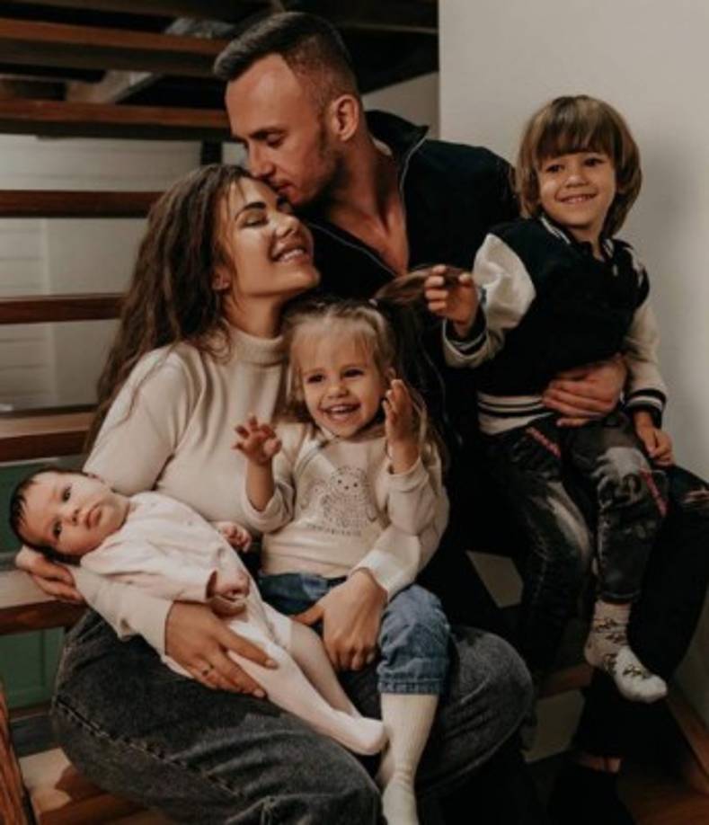 'No tuvimos una buena relación. Sí, hubo muchos problemas. Pero esta relación nos dio tanto. Viví y experimenté mucho contigo. Estuviste allí en dolor y alegría… Te estaré agradecida por el resto de mi vida por nuestros tres hermosos hijos', escribió Sofía en un conmovedor mensaje de despedida para su ex esposo.