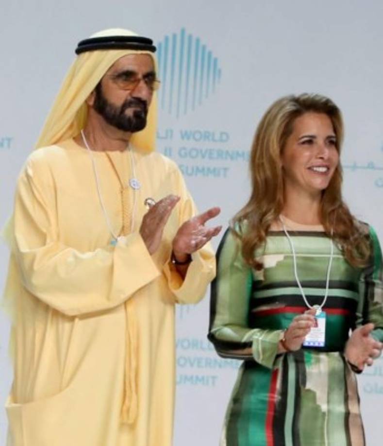 La razón exacta de su huida no ha sido precisada, pero concerniría a asuntos familiares. Según medios árabes, la princesa pudo haber 'traicionado' al emir y ello la habría llevado a escapar al Reino Unido, donde creció y realizó sus estudios.