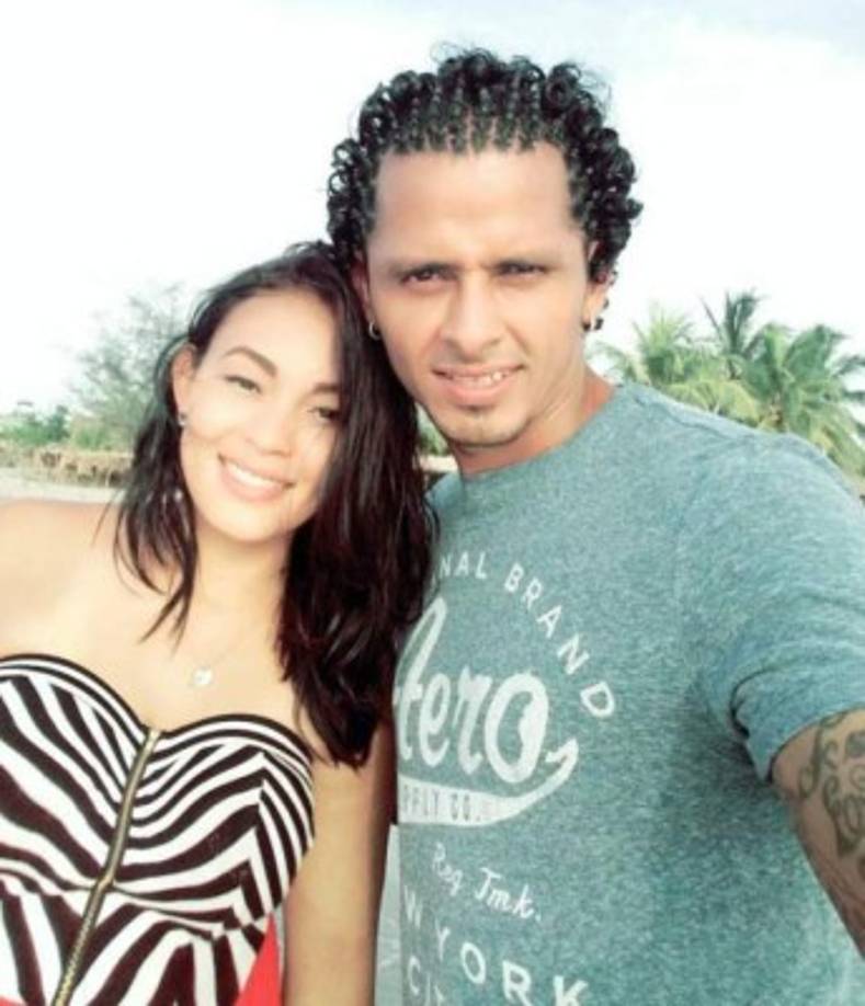 El jugador Wilfredo Barahona del Real España con su simpática chica, ella es Katy Mejía .