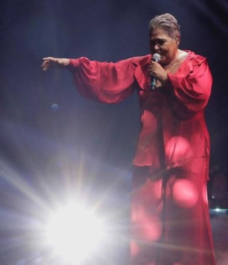 Sin embargó, dejó en claro que aunque experimentó con personas de su mismo sexo, nunca tuvo una relación sentimental y que además lo suyo son los hombres.