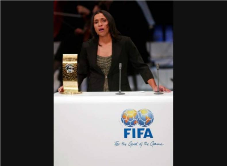 En la foto, Marta durante la entrega del premio de la Mejor Jugadora de la FIFA de la temporada 2006.