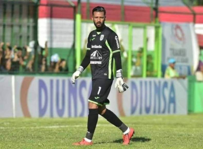 Roberto Pipo López: El portero es nuevo legionario hondureño ya que jugará en el Deportivo Coatepecano de la segunda división de Guatemala. Llega procedente del Marathón.