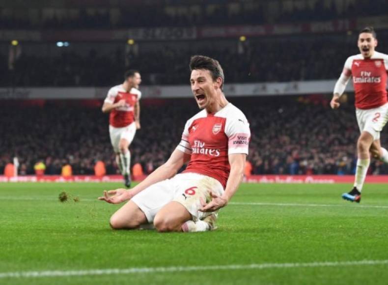 El Arsenal ha publicado un comunicado en el que condena la actitud de Laurent Koscielny, que se ha negado a viajar a Estados Unidos con el equipo para la gira de pretemporada. 'Estamos muy decepcionados por las acciones de Laurent', ha dicho. El francés estaría forzando su salida del club.