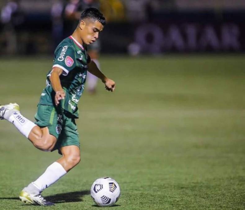 Isaac Castillo: multifuncional, dinámica y en ascenso, el juvenil de Marathón, formado en ese club, se apunta para ser titular.