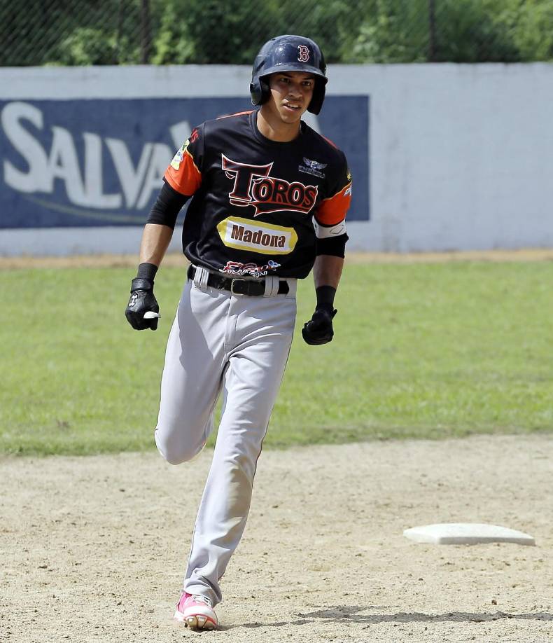 El catracho no fue observado por cazatalentos, sino que una misión cristiana que estaba regalando accesorios deportivos en Honduras vio el gran talento del hondureño.