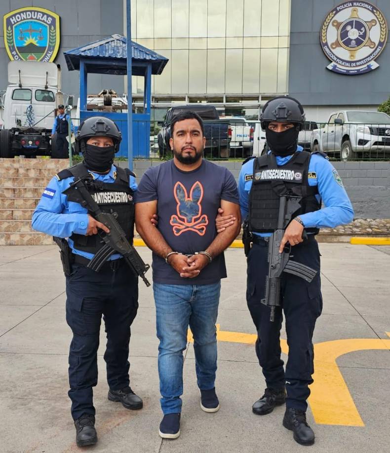 Según la DPI, en fecha 13 de agosto de este año fue secuestrado el joven Mario Antonio Velásquez Galeas a quienes individuos desconocidos lo interceptaron llevándolo con rumbo desconocido.