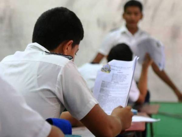 El anuncio fue firmado por Daniel Sponda, titular de la Secretaría de Educación. Imagen referencial de archivo.