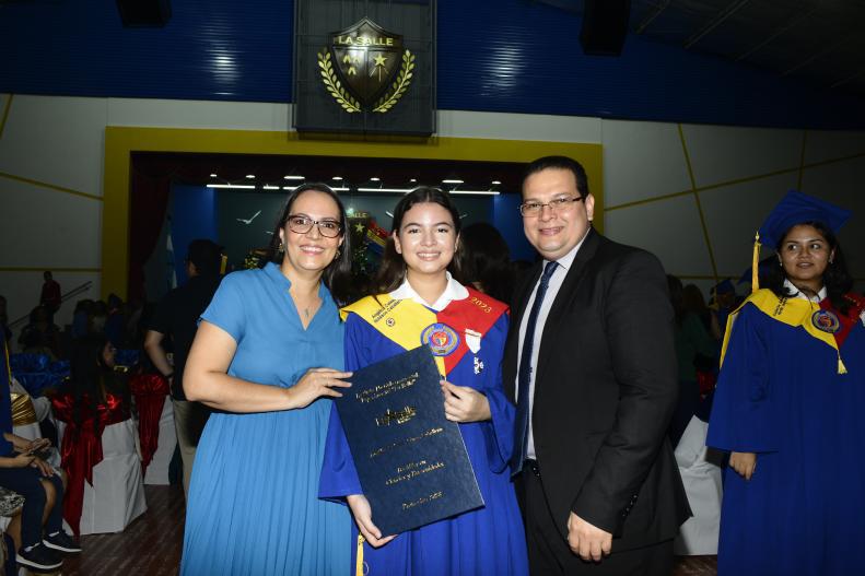 Zayra Caballero, Angélica Nolasco y Arturo Nolasco